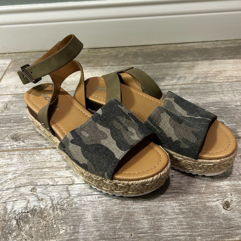 Soda Camouflage Sandals - ALMOST NEW